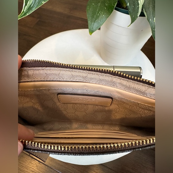 Michael Kors Logo Wristlet Wallet - Picture 6 of 6